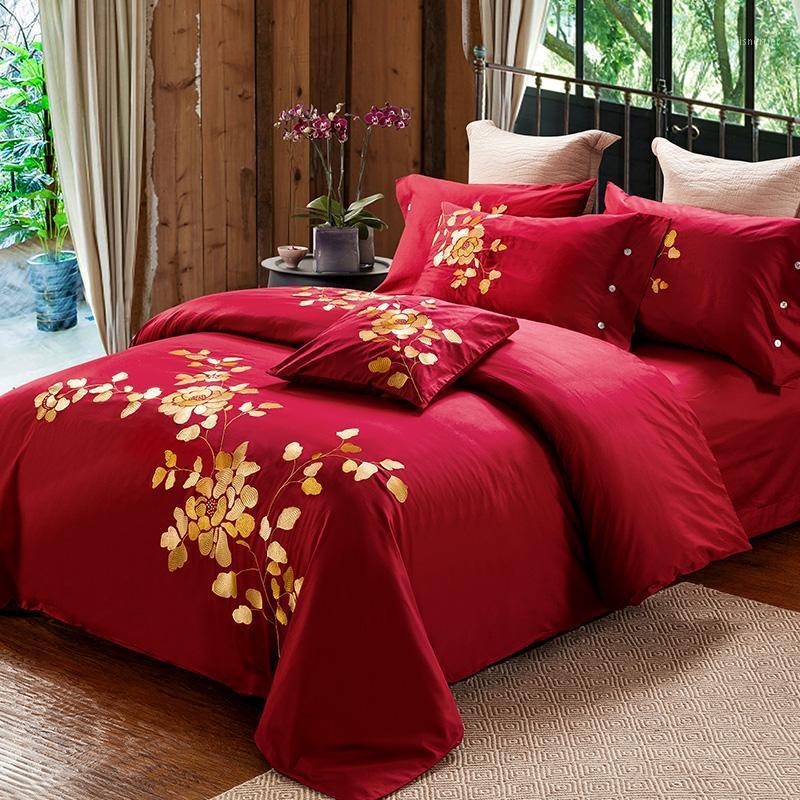 

Wedding red New Arrival Luxury 60S Cotton Embroidery Bedding Set Queen King Size Duvet Cover Set Gray leaf Embroidery1, As pic