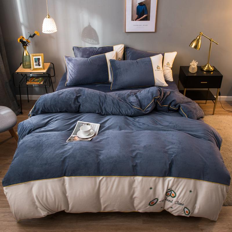 

4pcs/set Double Color Patchwork Winter Bedding Set Super Soft Velvet Bedding Set Fruit Embroided Duvet Cover Sheet Pillowcases, Model 3