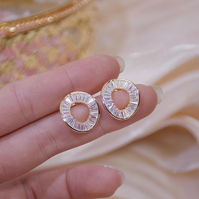 

Stud Gold Plated Fashion Personality Irregular Circle Earring For Women Exquisite Zircon Brincos Wedding Jewelry Gif