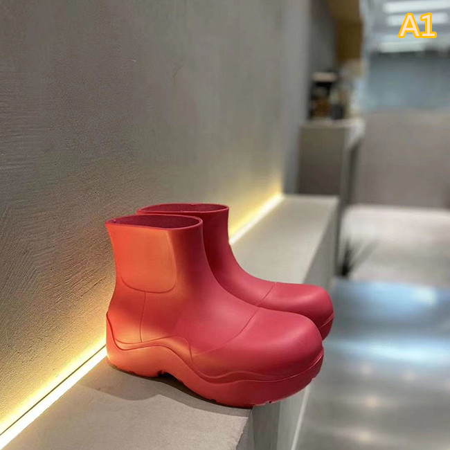 

2020 new fashion PUDDLE womens designer Short boots light waterproof Casual shoes genuine rubber Oversized sole Various colors boots, A1