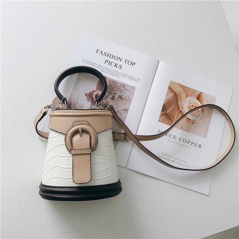 

2021 new women's Leather Shoulder Bag European and American Vintage Alligator Handbag fashion messenger bag, Black