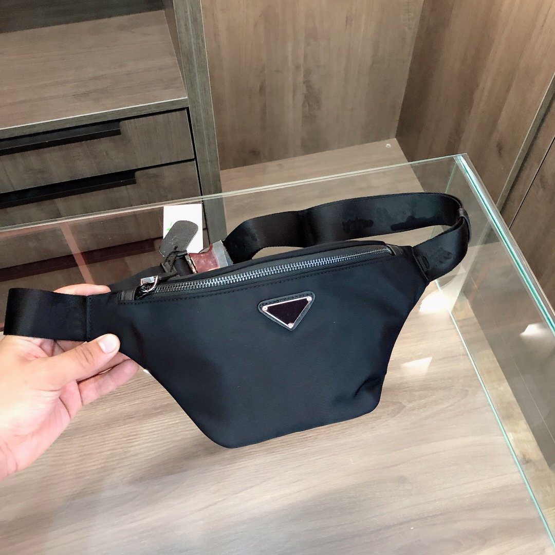 

Trendy Waist Bag 20FW New Texture Diagonal Shoulder Chest Bag Designer Style with Nylon Top Goods Color Black WF2012024