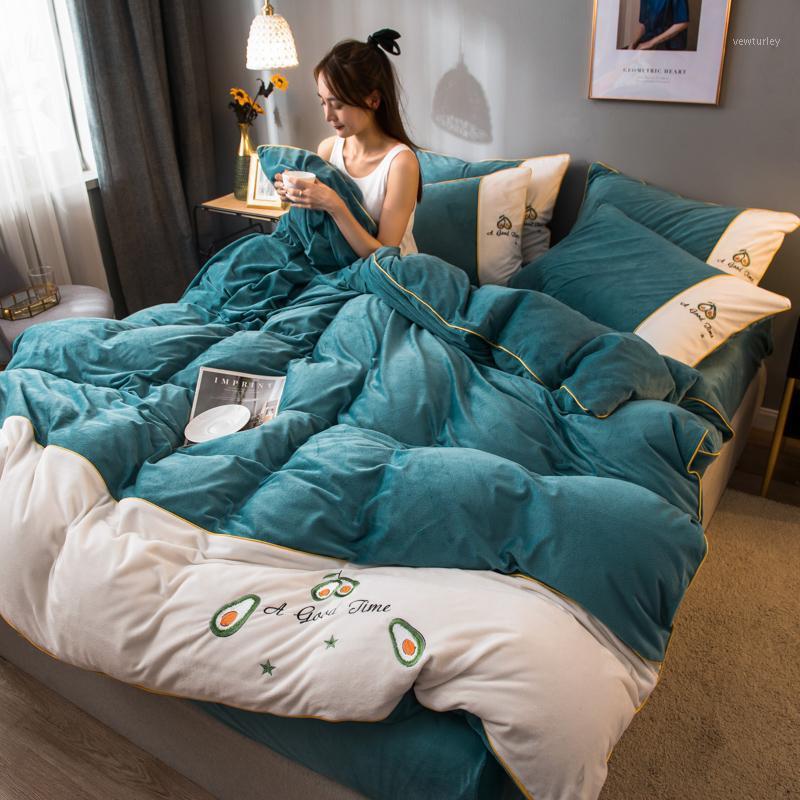 

Fashion Simple Solid Color Patchwork Bedding Set 4pcs Super Warm Winter Velvet Bed Linen Duvet Cover Flat Bed Sheet Pillowcases1, Model 2