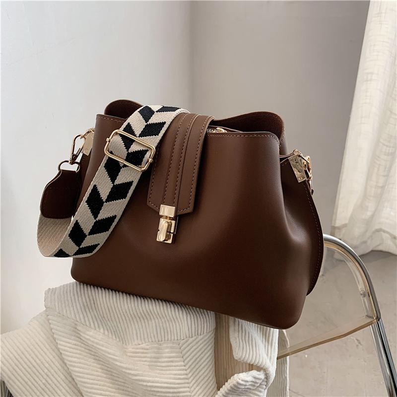 

Fashion Designer Shoulder Bag Fashion Bucket Bag 2021 New Western Style Messenger Underarm, Black
