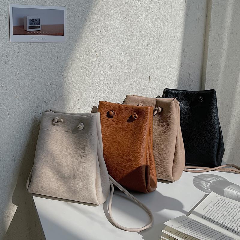 

2021 New Small Youth Drawstring Bucket Bag Female Handbags Japan PU Leather Lady Shoulder Crossbody Bag Whole Sale, Beige