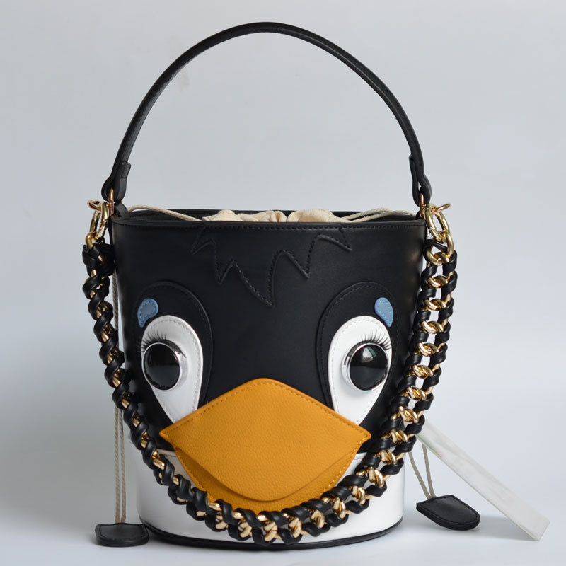 

2020 Personality Design Chain Bucket Messenger Shoulder Bag New Female Penguin in Mujer Bandolera Pocket N1s2, Black