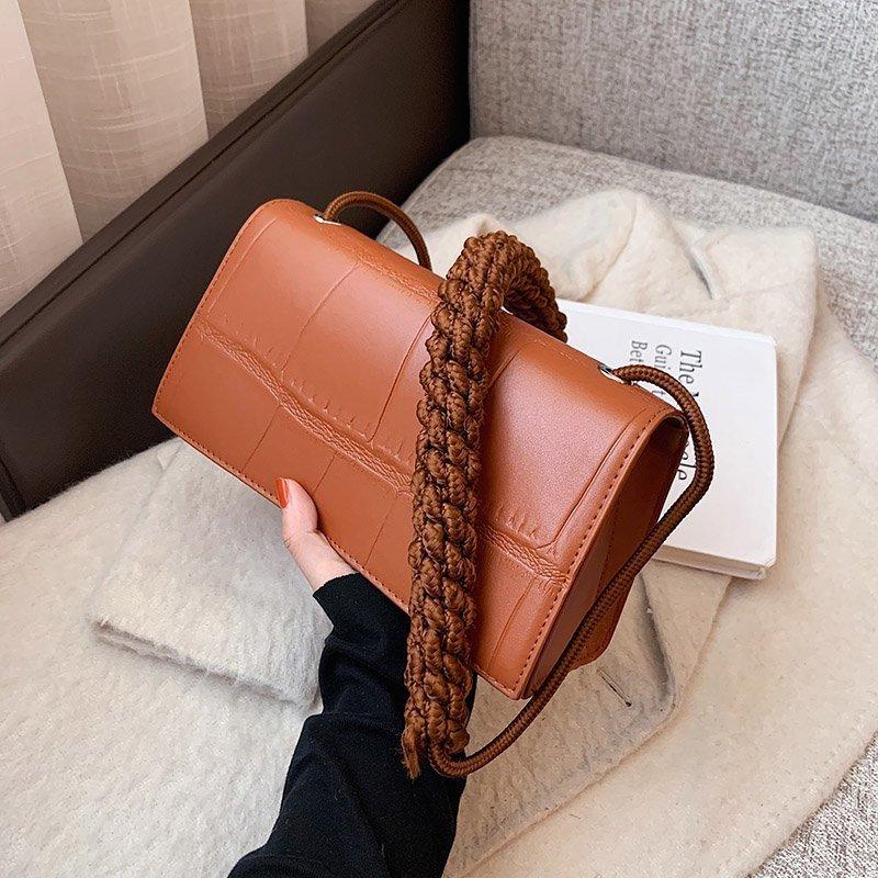 

Fashion retro women's bag 2021 new fashion One Shoulder Messenger Bag Small Square, Black