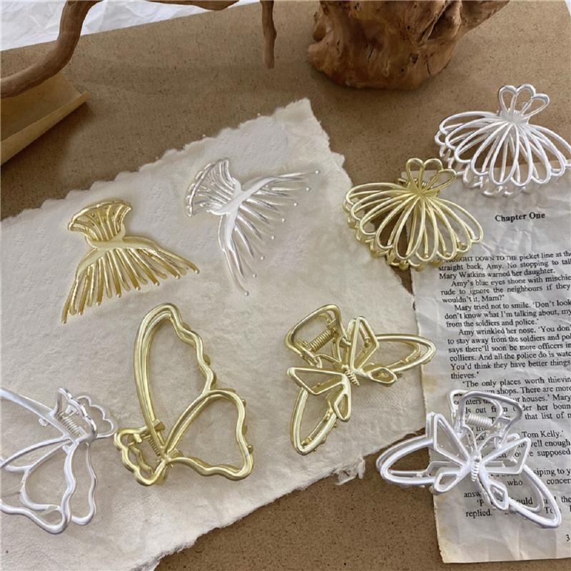 

Elegant Korean Version Of The Geometric Hollow Left And Right Butterfly Female Hairpin Side Clip Headwear Hair Accessories
