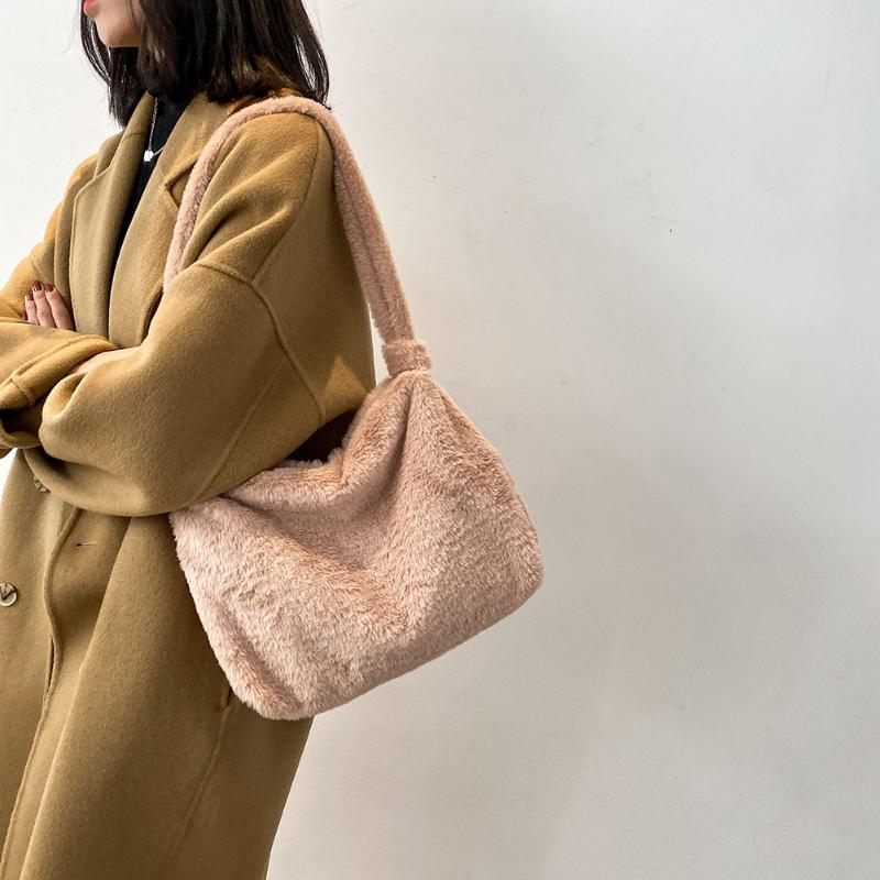 

Fashion Plush Simple Shoulder Bags for Women 2021 New Soft Underarm Top-handle Crossbody Bags Travel Tote Small Handbags Purses, Black