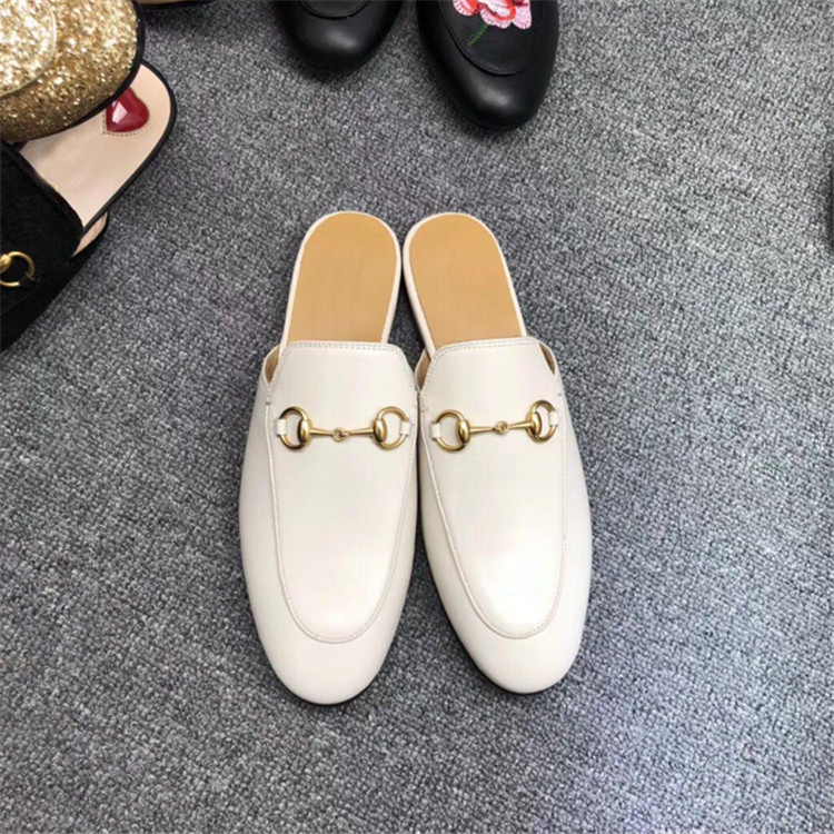

Leather men slippers soft cowhide Lazy women shoes luxury Designer Metal buckle beach slippers Mules Princetown Classic slippers fashion 162