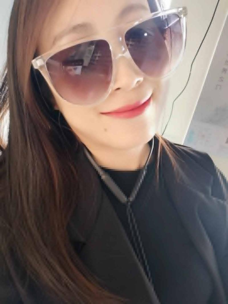 

Sunglasses with large transparent frames and oval frames classic pilot sunglasses pilot available for men and women42