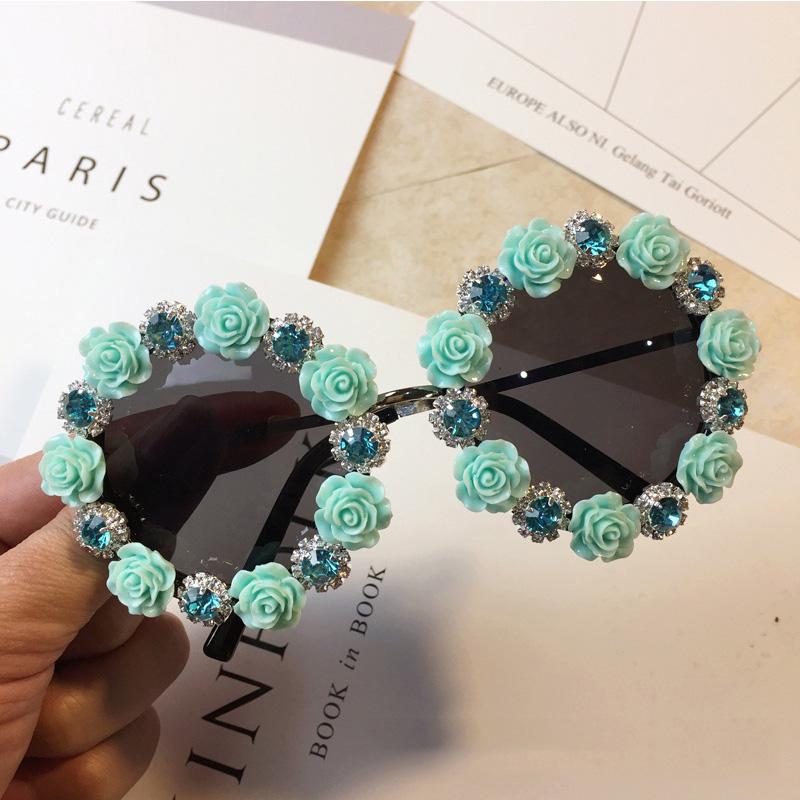 

Gorgeous Women Sunglasses Flower Crystal Rhinestone Diamond Handmade Round Eyewear Flower Design Ladies Party Sun Glasses Gafas