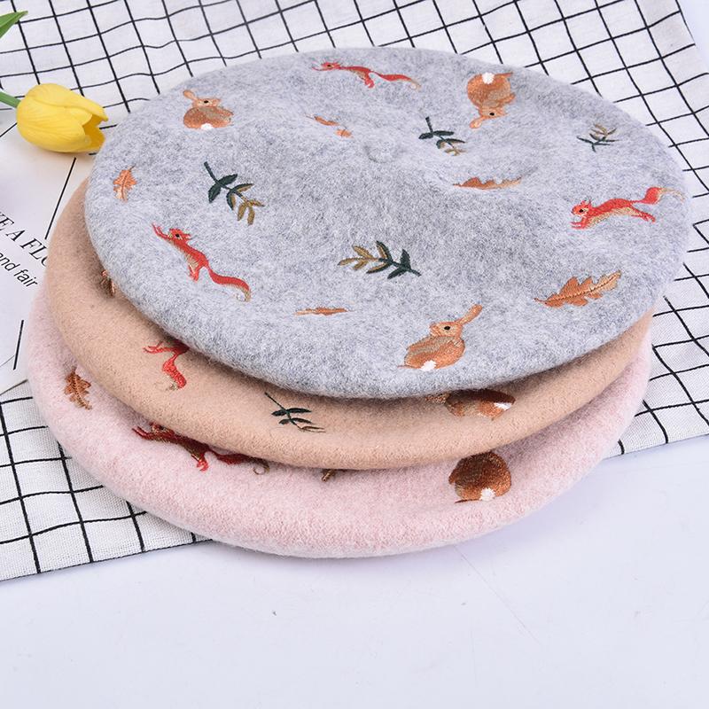 

Berets Autumn And Winter Squirrel Leaves Embroidered Wool Beret Artist Hat, Apricot