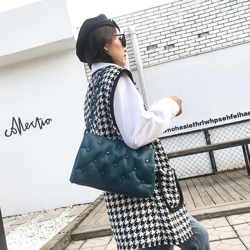 

High quality Brand Women's Shoulder Bags Chain Crossbody bags PU leather Purses and Handbag Fashion rivets Women Clutch, Black