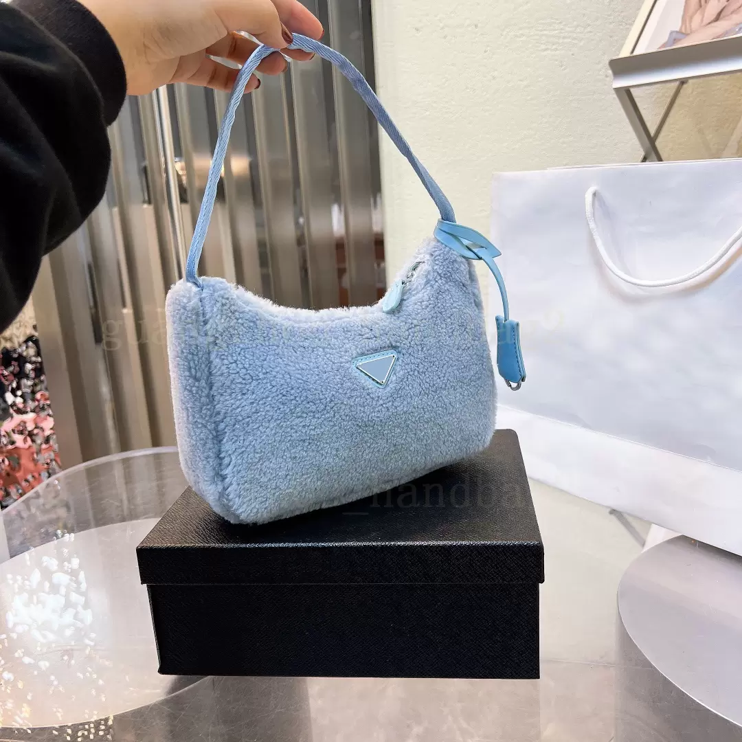 

Top Quality Fur Bags Terry Fabric Tote Bag Fashion Women Handbags Designer Soft Furry Bags Stylish Luxury Shopping Totes Letter Print Nylon Shoulder bag, Color1