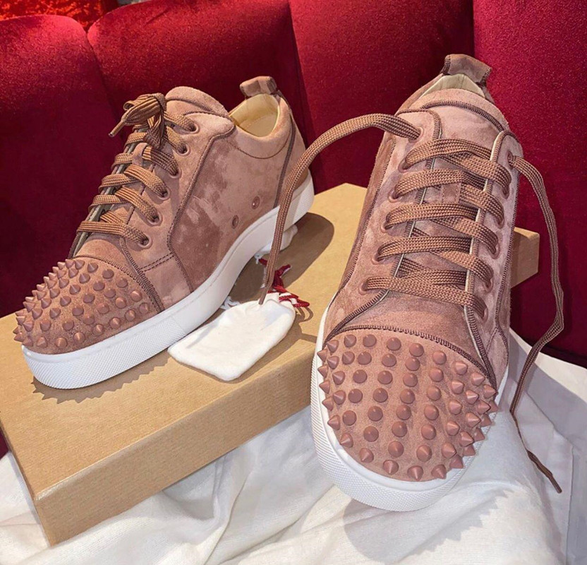 Elegant Vieira Spikes Sneakers, Low Top Red Bottom Shoes Men,Women Suede Leather Casual Walking Top Quality Sports Shoes EU35-47