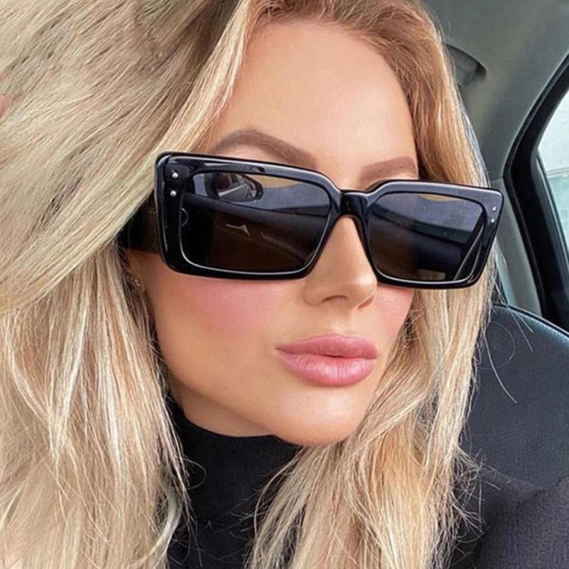 

Classic Rivet Square Sunglasses Women Men Travel PC Frame Eyewear Trend Rectangle Charm Sun Glasses For Driving Cars Shades