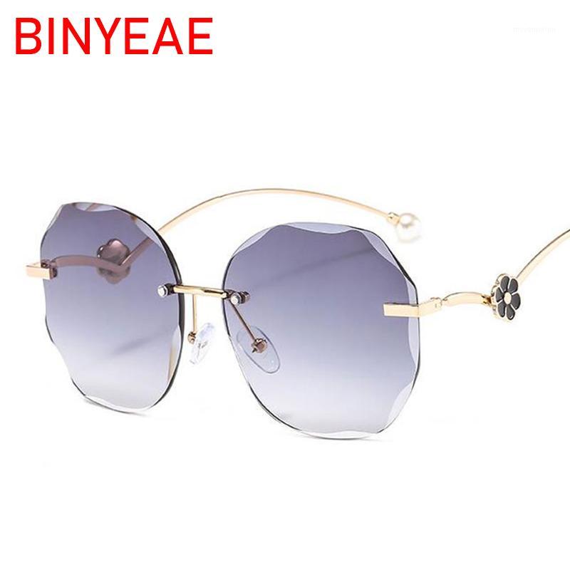 

Fashion Round Sunglasses Women Men 2020 Flower pearl leg Rimless Glasses Retro gradient Sun Glasses Women UV4001