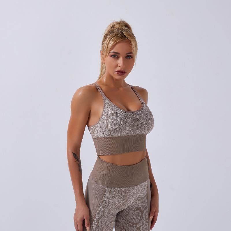 

Women Seamless Yoga Set Gym Clothing Snake Pattern Yoga Suit 2 Piece Set Shaping High Waist Running Leggings Workout Padded Bra, Black
