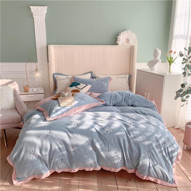 

Milk Velvet Bedding Set Loquat Embroidery Duvet cover set Long-staple cotton Pillowcases Queen King Size Bed Bed Linen 4pcs, Colour 1