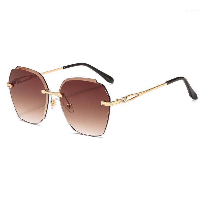 

2020 Luxury Metal Frame Plastic Lenses Candy Color Sunglasses Retro Ladies Fashion Personality S031 UV400 Eyewear1
