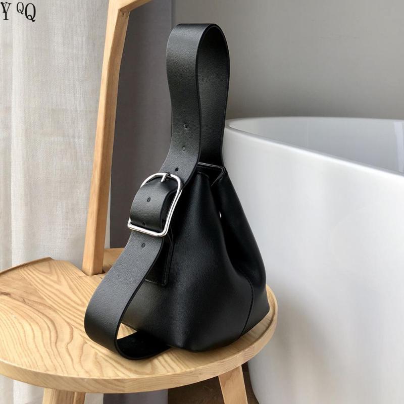 

Fashionable design portable handbag for womrn shoulder bag chain Sling bag PU Leather ladies crossbody wallet, Black