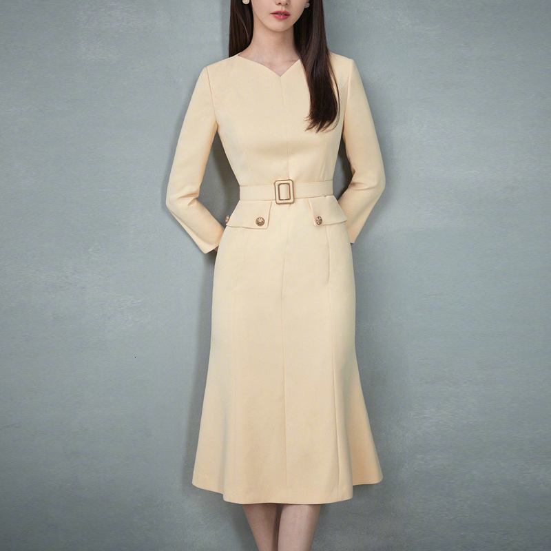 

2021 New Autumn Sexy Style Low-cut v Long Pocket Stylish Temperament Medium-length Fishtail Belt Dress High Quality Female Djkr, Yellow