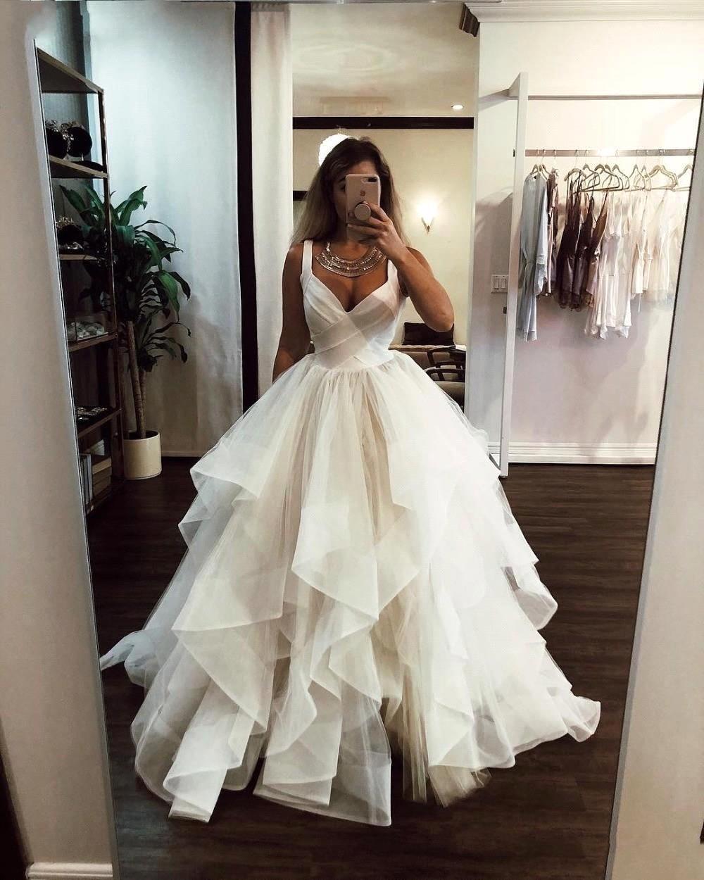 

2021 New Dressed in Ragged, Faceless Tulle Dress with V-low Gown Princess Wedding Gowns Plus Size NSTK, Ivory