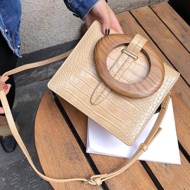 

Women's bag, synthetic polyurethane leather purse with crocodile handle, postman model and wooden handle, Unkkhikiunk