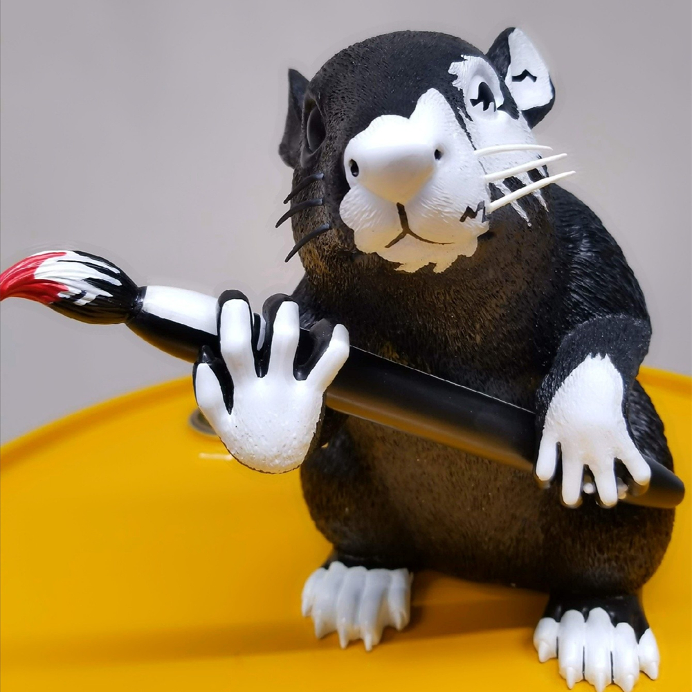 

Banksy Love Rat Resin Figurine England Street Art Flower Bomber Sculpture Statue Figure Collectible Art