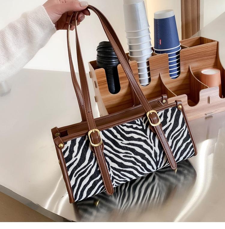 

Fashion Zebra Leopard Pattern Handbag And Purse 2021 New Women Retro Animal Pattern Underarm Shoulder Bags Clutches Travel Bag, Black