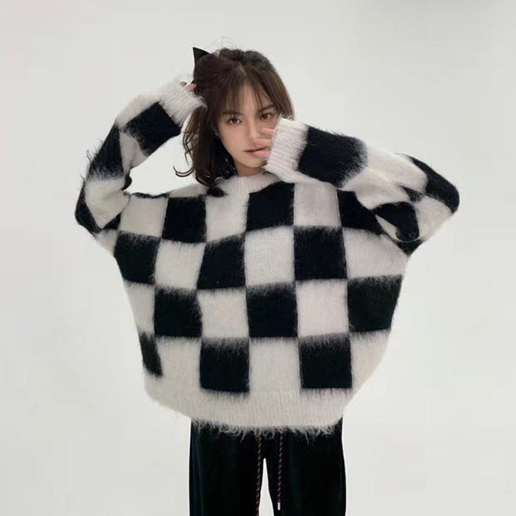 

2020 autumn and winter new black and white mohair loose blouse women' casual lazy round neck all-match sweater, Photo color