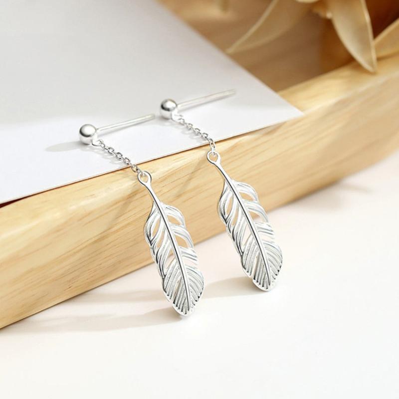 

Silver Plated Metal Feather Shape Link Chain Stud Earrings for Women Classic Style Jewelry