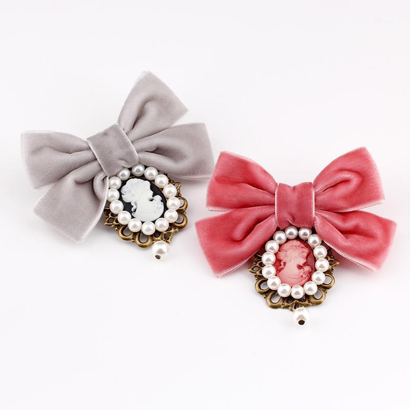

Women Velvet Ribbon Bowknot Vintage Queen's Cameo Antique Simulated-pearl Brooches Elegant Lady Bowties Badge Costume Jewelry1
