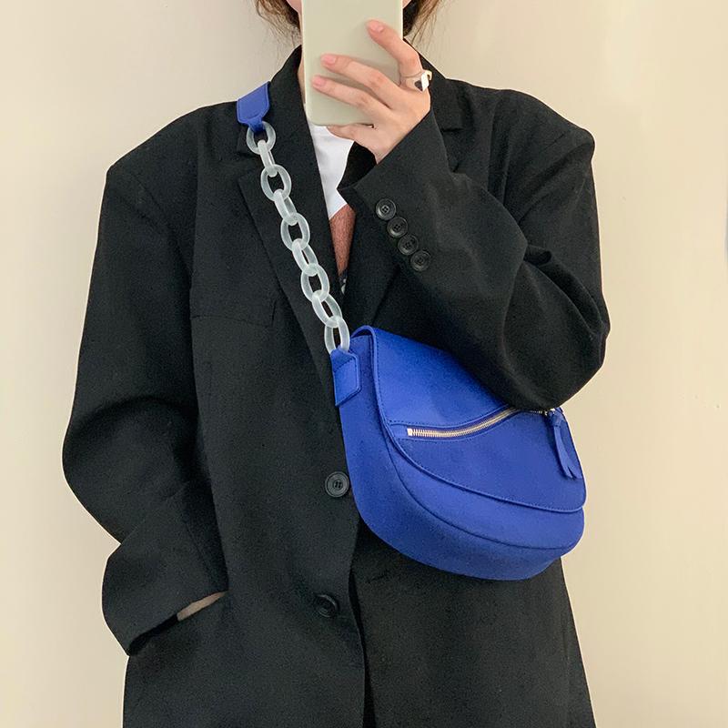 

South Korea's new electric blue frosted splicing acrylic chain one-shoulder armpit bag women's casual versatile cross-bag, Black
