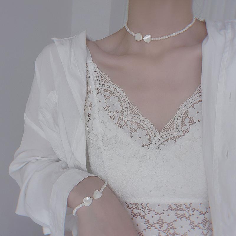 

South Korea's new design white butterfly shell necklace choker temperament personality trend jewelry for women