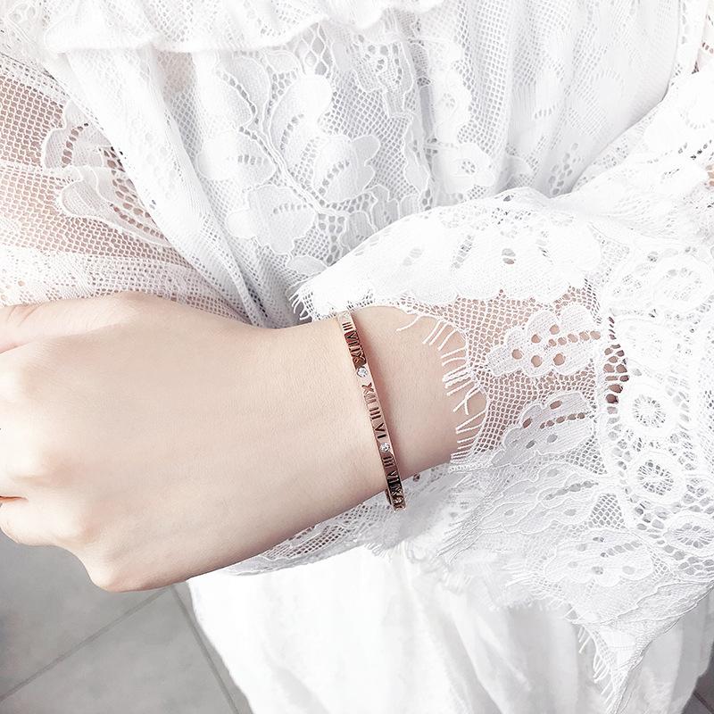 

Fashionable Roman Rose Gold Bracelet Female Wild Bracelet Temperament Titanium Steel Couple