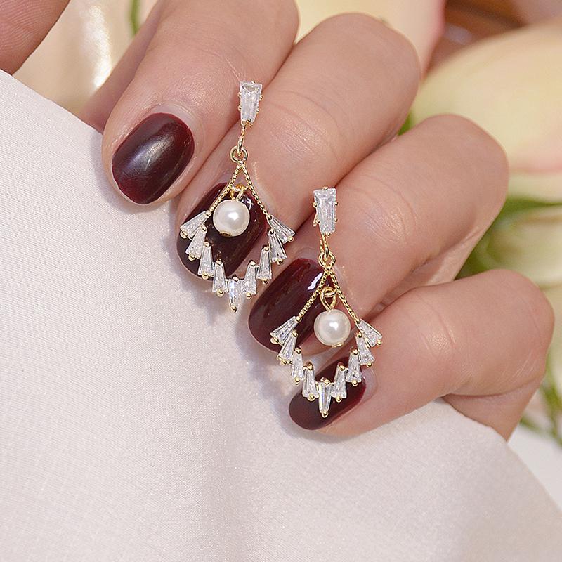 

Korean hot selling fashion jewelry luxury fan-shaped zircon 14K real gold earrings temperament women's wedding party earrings