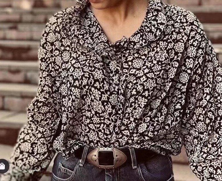 

Women Shirts 2020 Autumn and Winter New Retro Romantic Cotton Printed Stand-up Collar Ruffled Long-sleeved Lightweight Blouse, Black