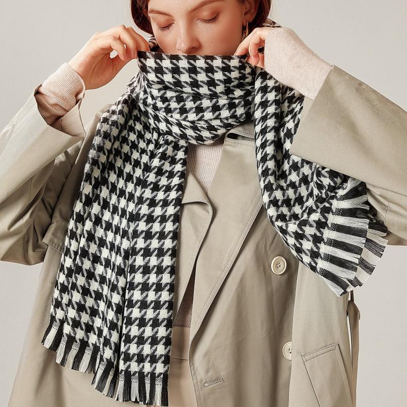 

Brand Women Scarf Fashion Plaid Winter Scarves For Ladies Tassel Plaid Print Shawls Wraps Warm Neck Bandage #g30