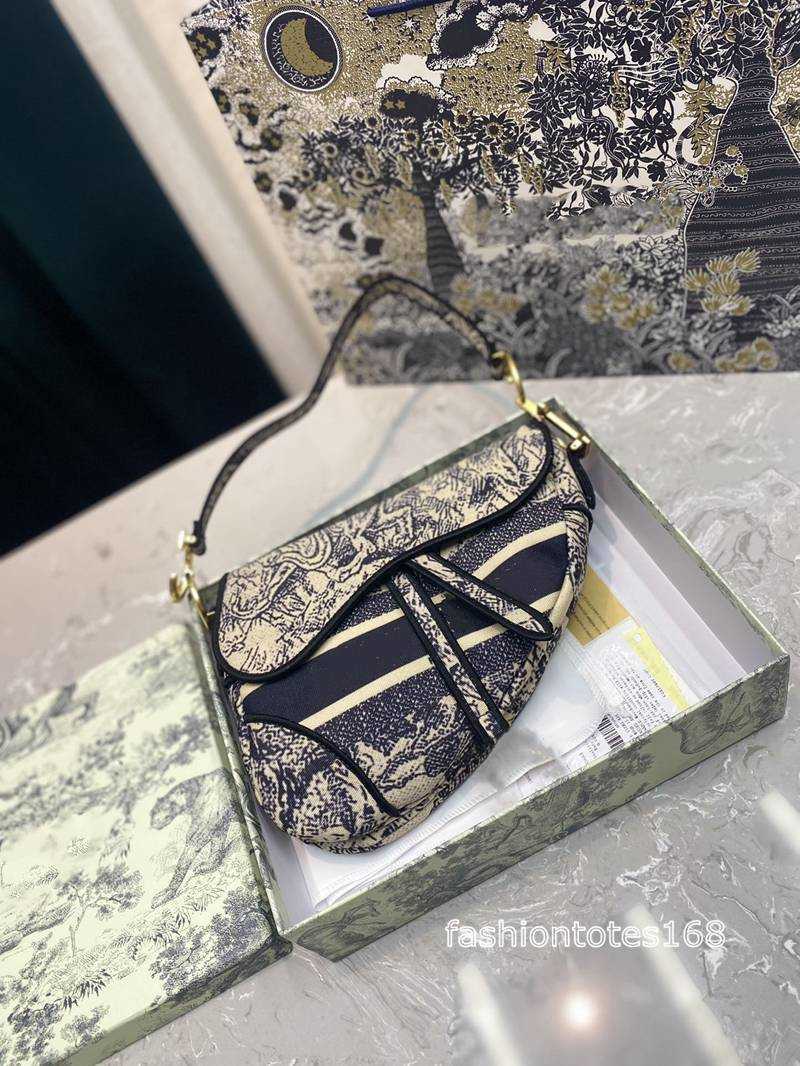 

2022 new designer bag ladies luxury black leather saddle Pochette handbag ladies messenger one-shoulder dinner bag, Army green