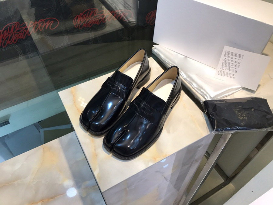 

Hot Sale-Classic Designer Women's Split Toe Italy Patent Genuine Leather Tabi Shoes Ladies Inner Dressed Slip-on Chunky Pumps Sizes 35-40, Black