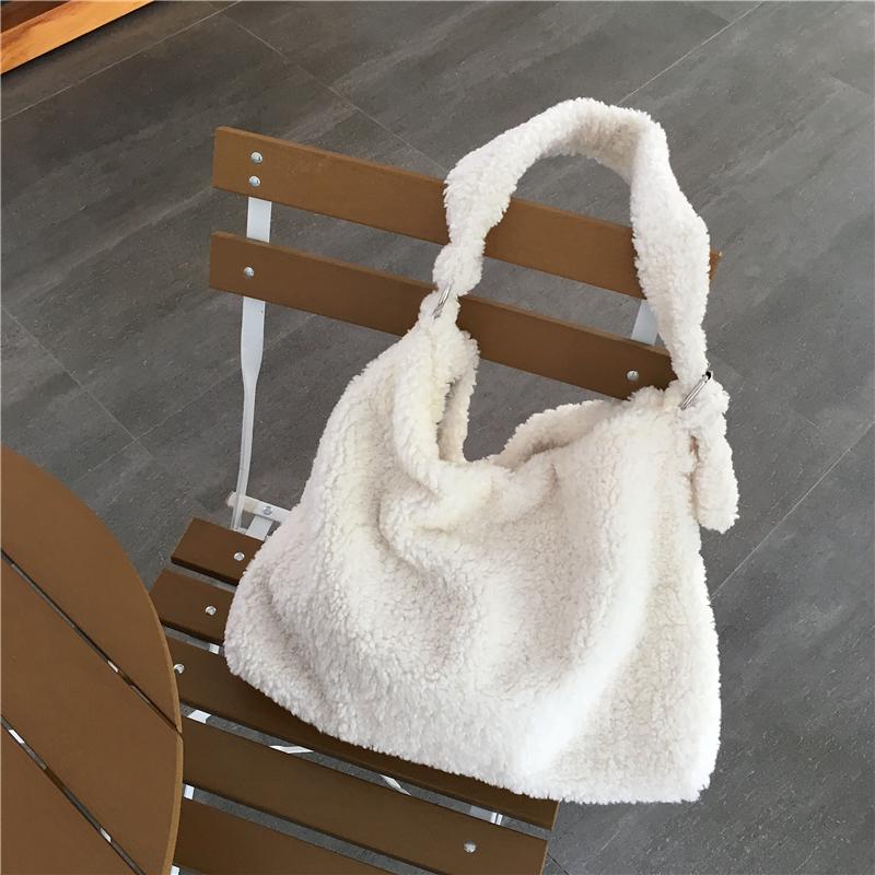 

Winter Lambswool Women Handbags Luxury Designer White Shoulder Bags Brand Faux Fur Large Tote Female Messenger Bag Bucket Bag