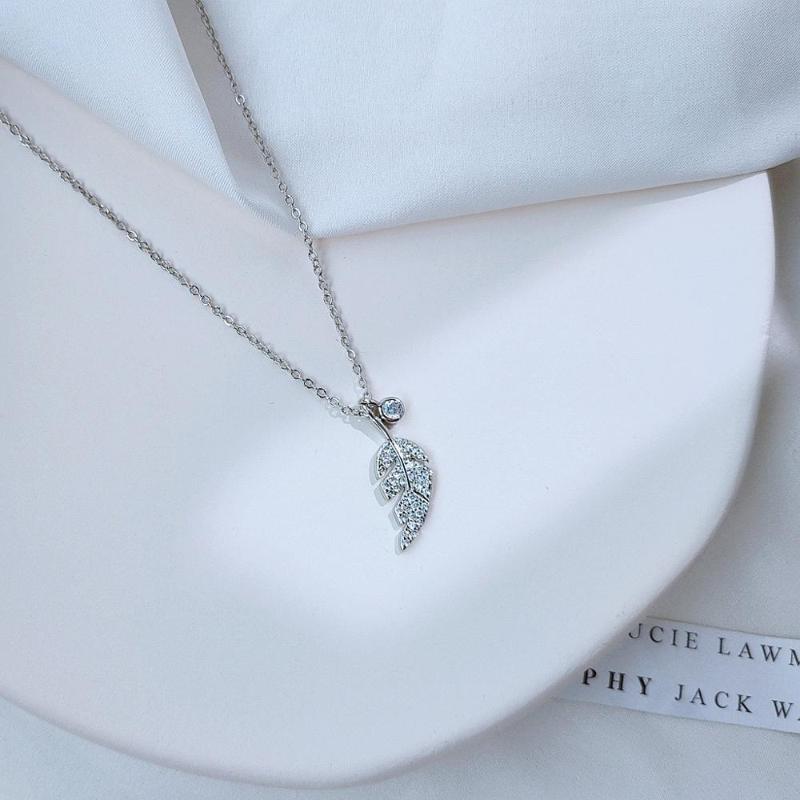 

Fashion Simple Sliver Color Chokers Zircon Necklace for Women Leaf Shaped Female Sweater Chain Necklaces Girls Jewelry Gifts 133