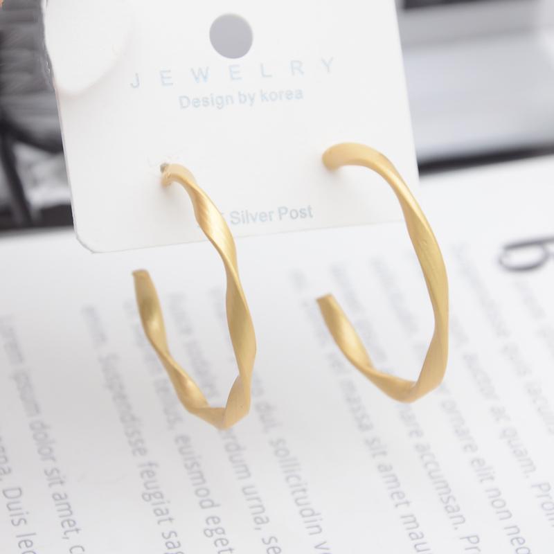 

Trendy Fashion Metal Elegant Hoop Earring Woman 2021 New matte Color Cheap korean Statement Earrings Accessories Girls Unique