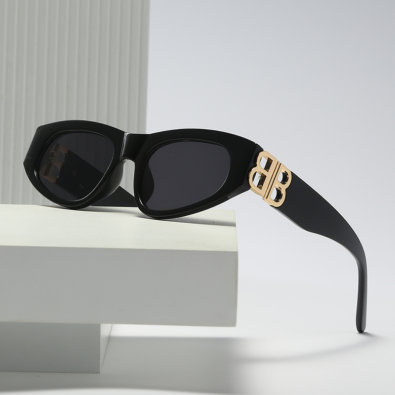 

2021 New Back Cat Eye Big b Sexy Little Black Vintage Triangle Ladies Red Sunglasses Female Uv400 Ciko