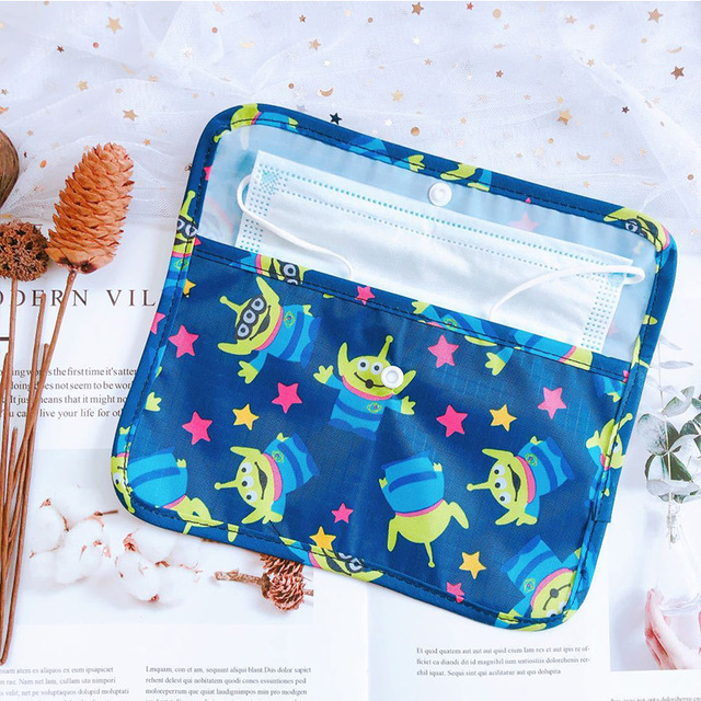 

Mask Storage Bag Universal Dustproof Mask Pouch Travel Carrying Bag Portable Makeup Organizer Handbag Cartoon prints, Black;red
