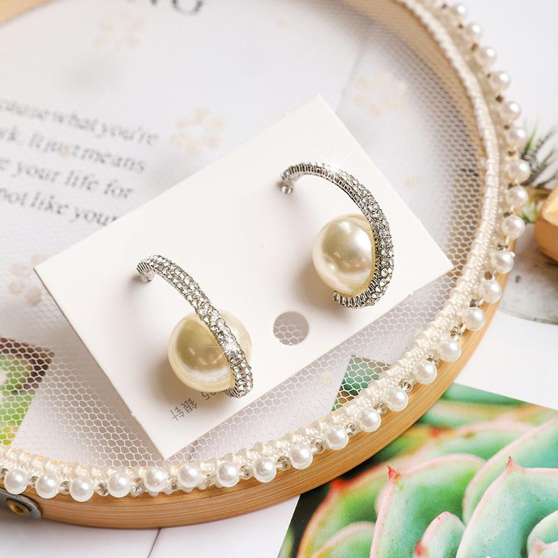 

2020 Korean New Style Classic Imitation Pearl Ring Earrings Feminine Temperament Simple Personality Semicircle Pearl Earrings