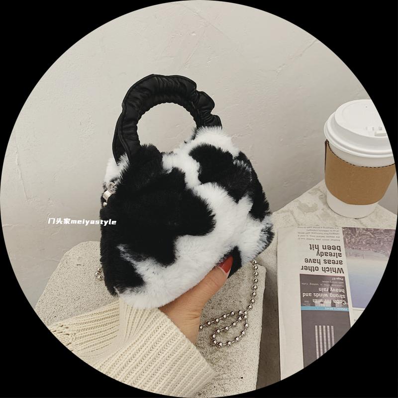 

The door-to-door home bag women's oblique cross bag 2021 winter new 100-color plush chain one-shoulder handbag, Black small