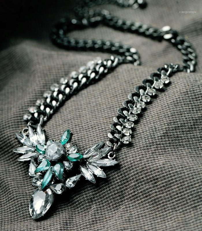 

Pendant Necklaces 2022 Est Trendy Female Gift Silver Color Crystal Flower Statement Necklace For Women Fashion Jewelry Accessory